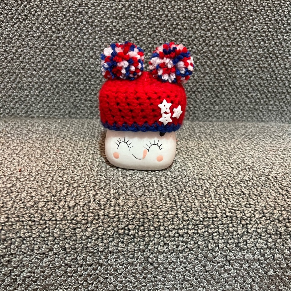 Marshmallow mug hat